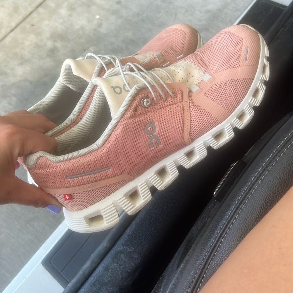 on cloud sneakers size 10